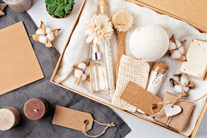 HOUSEHOLD<br/>& GIFTS